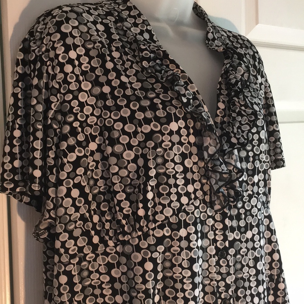 Perceptions Ruffle V Neck Top ~ 1X